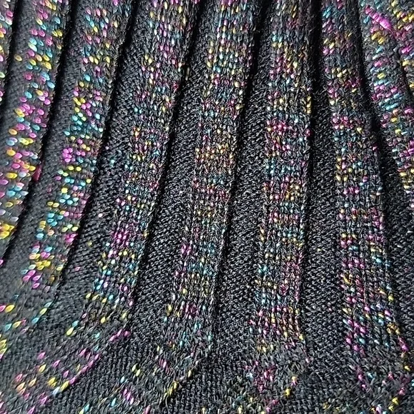 Shimmering Black Ribbed Turtleneck Top - Picture 3 of 3